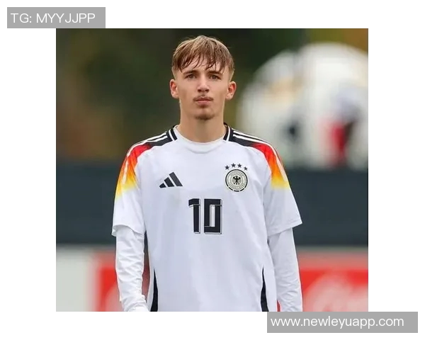 17岁卡尔社交媒体晒滑跪庆祝照德甲官方称联赛首球意义非凡